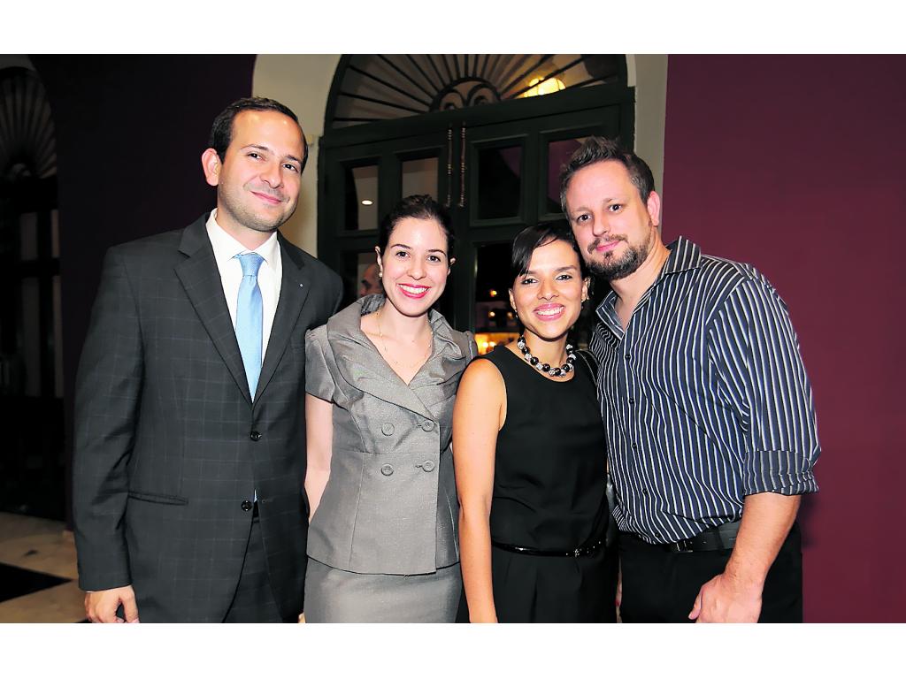 José Antonio Mulino, María Gabriela de Mulino, Ana Cecilia Burnham y Courtney Burnham.()