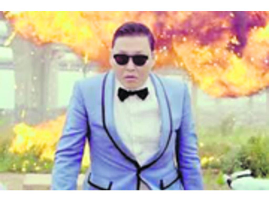 Con 1,316 millones 314 mil 784 visitas, el video del coreano PSY se ha convertido en el más visto de la historia. Quienes estudian este tipo de fenómenos comentan que no tiene nada que ver con la canción, mas sí con el baile.