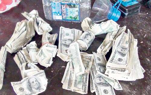 <p>Droga. Se decomisó 130 mil dólares.</p>