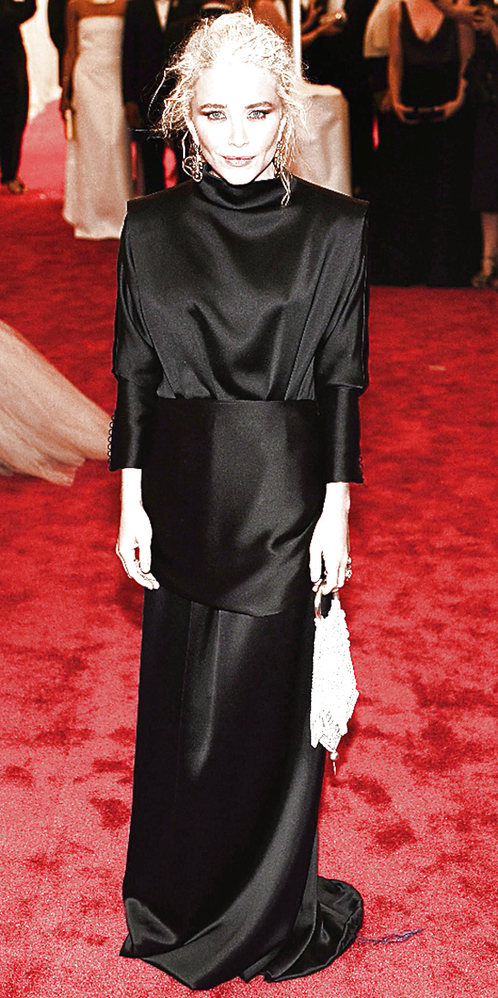 Mary-Kate Olsen. Llegó enfundada en un diseño de su propia marca 'The Row'. La actriz lució muy madura para su edad. ¡Desacierto total!(EFE)