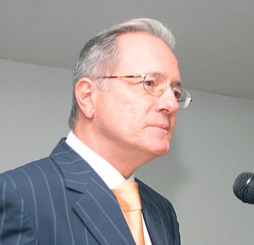 <p>Arturo Hoyos</p>