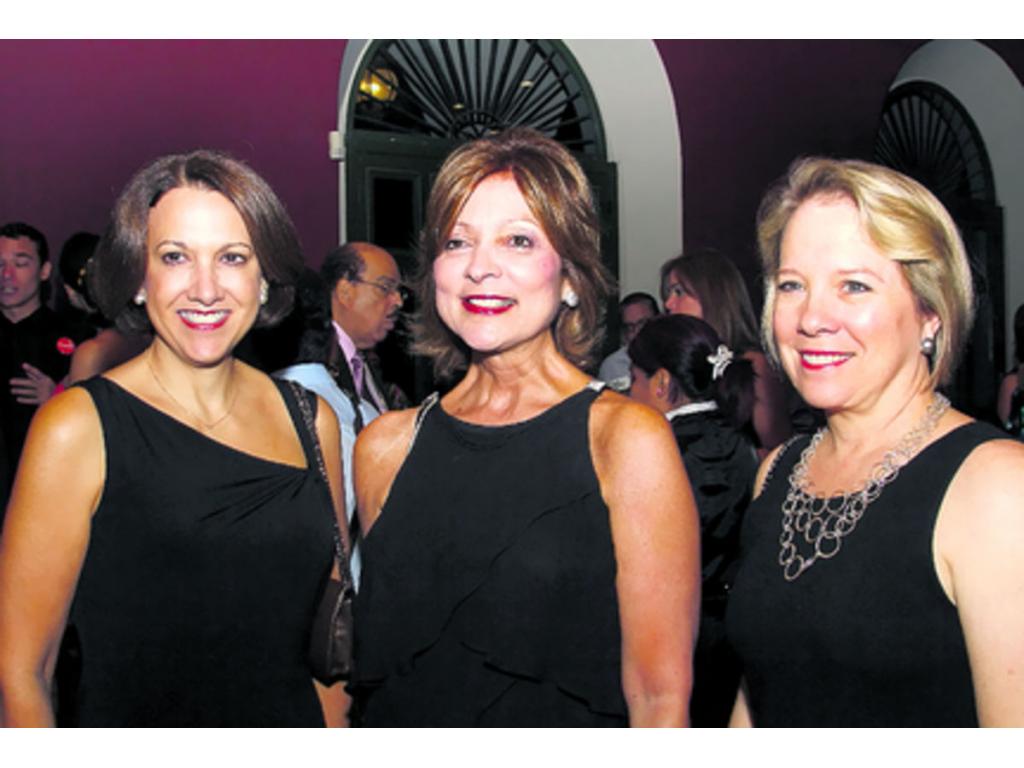2. Maribel Heilbron, Stella Alemán y Mónica Kupfer.