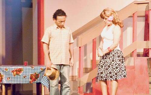 <p>Escena. Abdiel Tapia E. (Gilberto) y Jeidis Soto (Chepa).</p>
