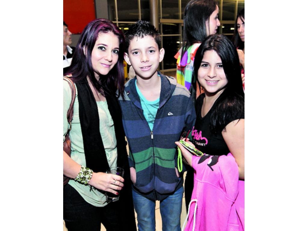8. Alexandra Reyes, Nicole Rumalde y María José Recalde.