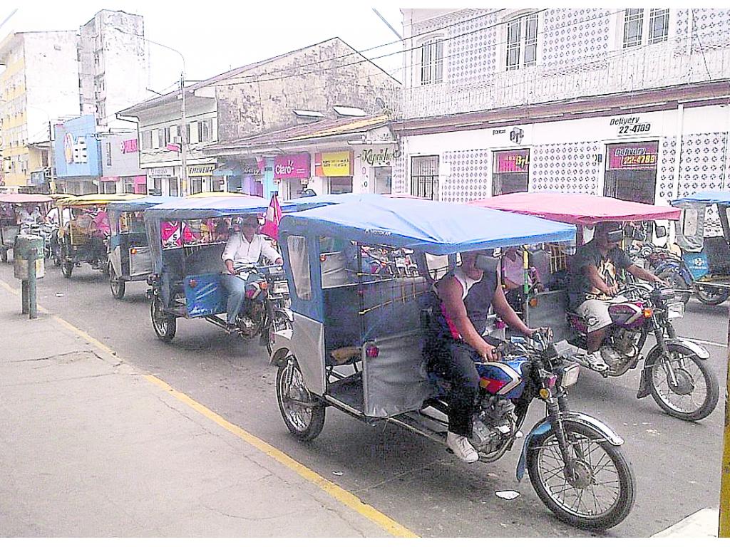 Movilidad. Andar por Iquitos es fácil. Puede ser a pie o en motocar por poco dinero.(Egbert Lewis)