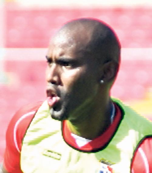 <p>No solo defiende bien, sino que además sabe salir con balón dominado. Aún se recuerda la gran jugada que hizo ante Costa rica en la copa de naciones.</p>