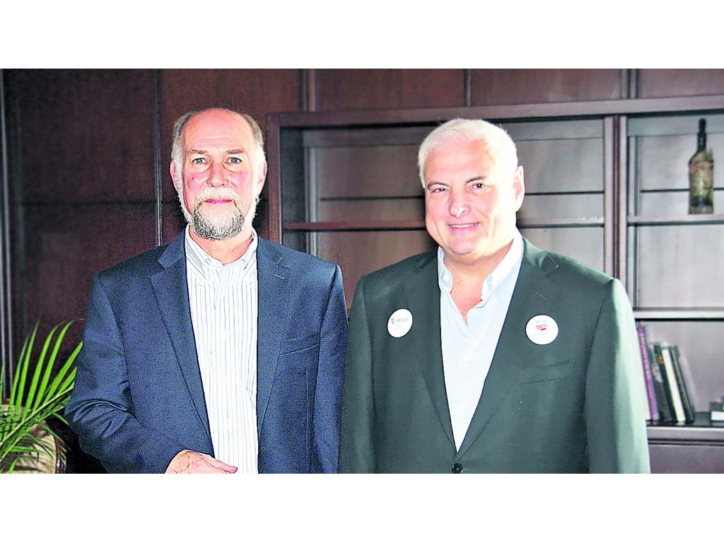 Jonathan Farrar y Ricardo Martinelli, presidente de la República.()