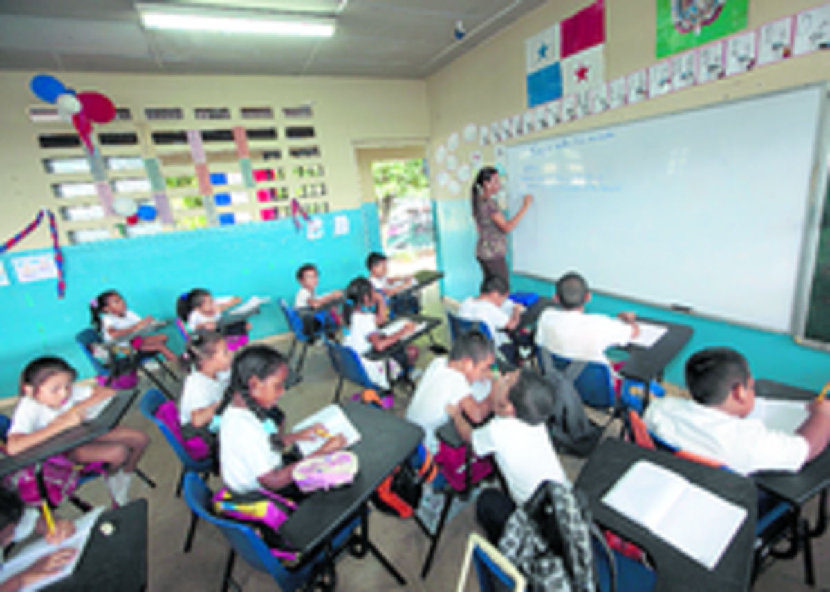 Coinciden en hacer bilingüe la educación pública del país.(Archivo)