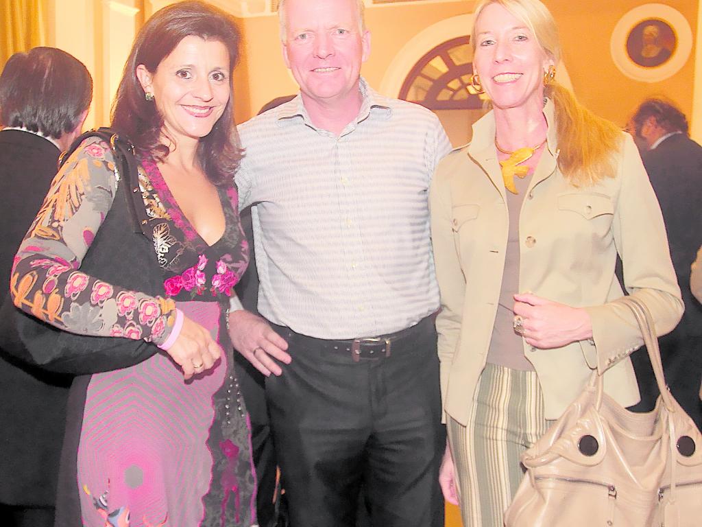 Pilar Saucedo De Hurtado de Mendoza, Weynand Haifjema y Helene Weesie. ()