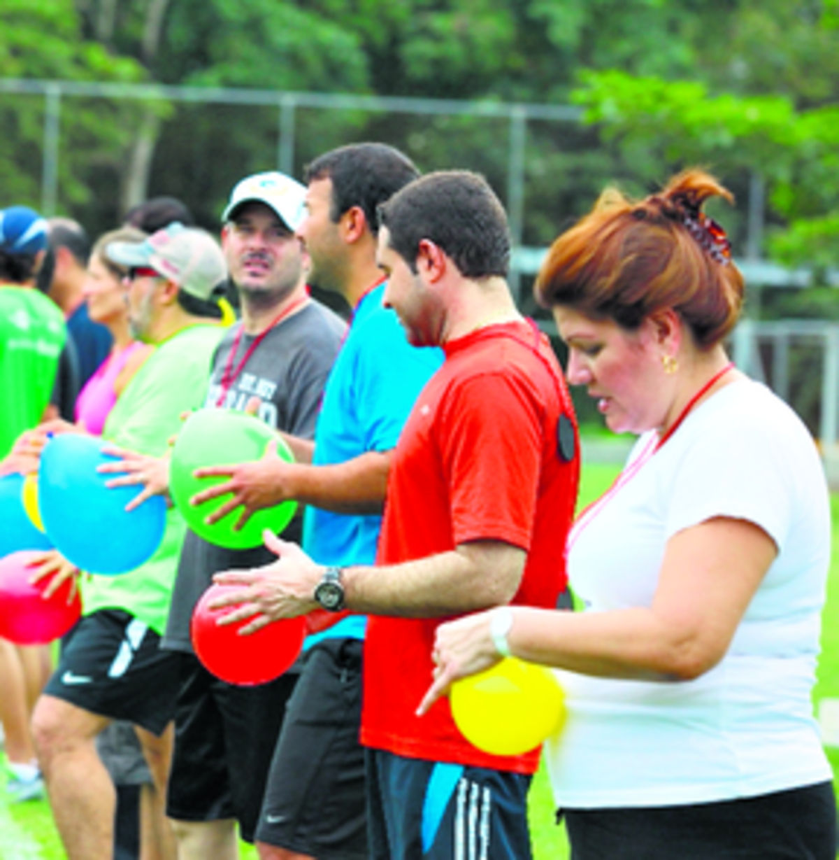 Antes de la competencia de reventar globos.(Anayansi Gamez)