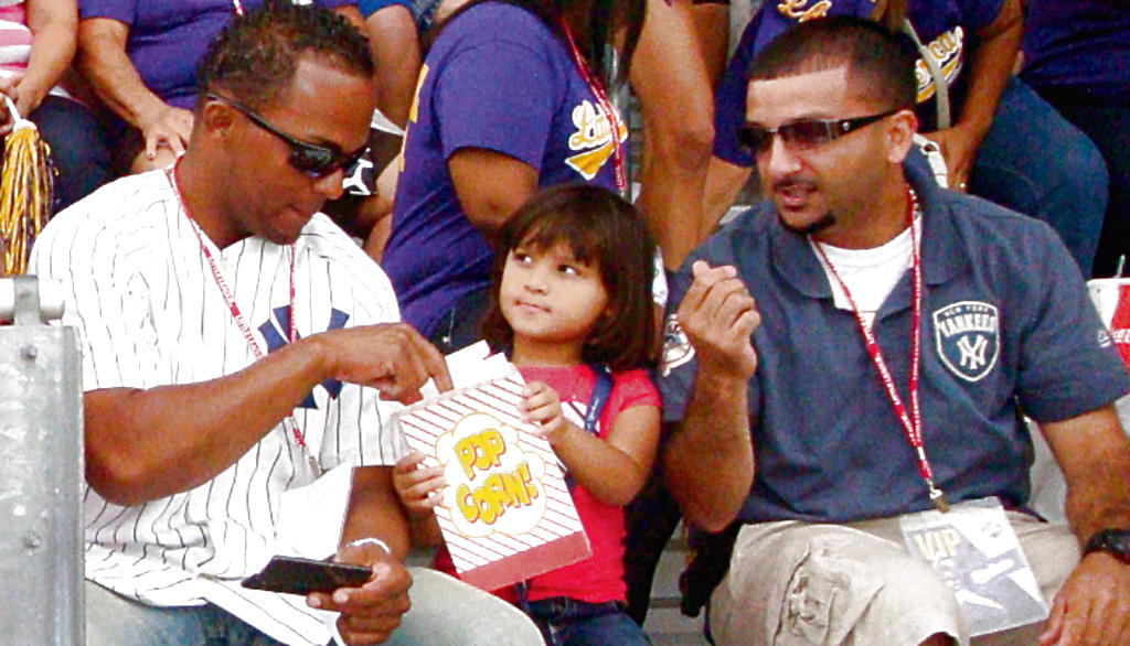 Boricuas. Giovani, su hija y José estaban con Panamá.(Carlos Castillo Jiménez)