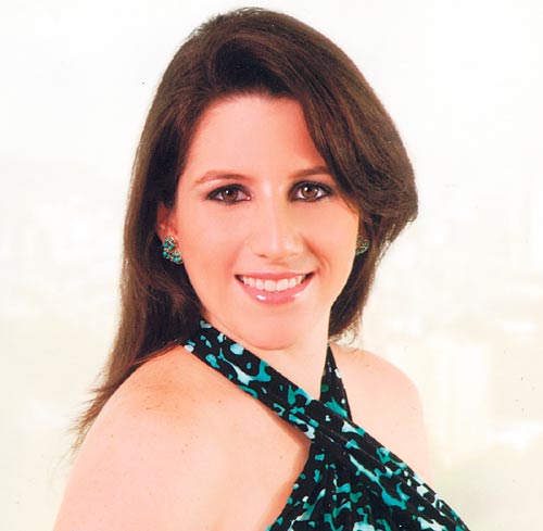 <p>Debutará en el Festival de Debutantes 2011 este 2 de julio. Hija del hogar formado por Fernando Guardia Williamson y la respetada señora Ana Lisa Quijano de Guardia. También es bisnieta de la distinguida Dama Guadalupana y siempre recordada Ana