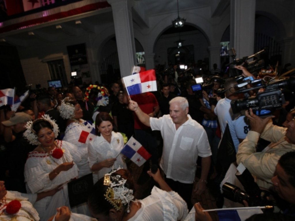 La primera dama y el presidente en las dianas en el Palacio de las Garzas. Cortesía Presidencia.