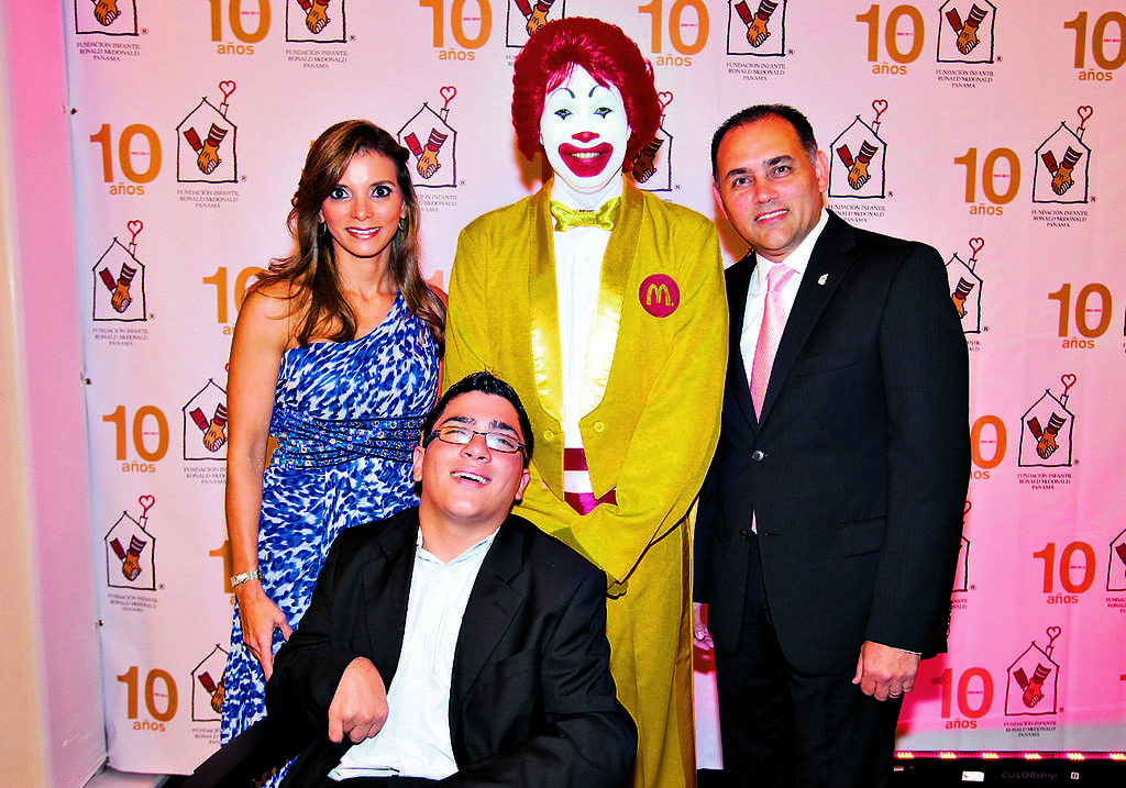 Monnalisa de Armijo, Juanpi Fernández, Ronald Mcdonald y Loney Armijo.(Abel Rodríguez)