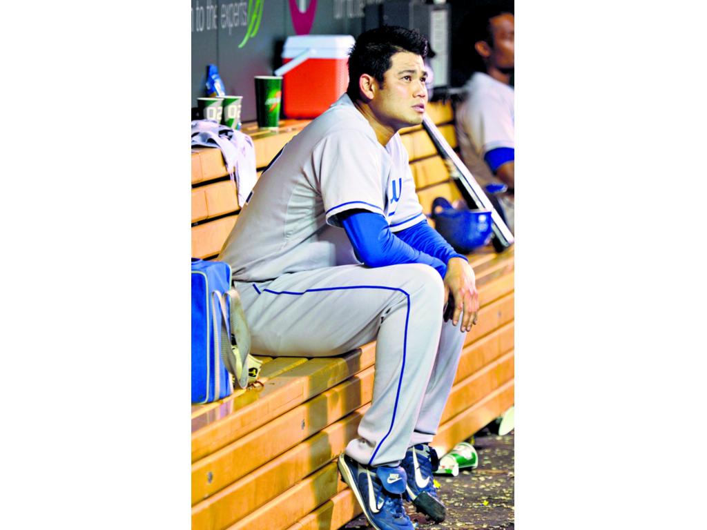 Bruce Chen, tras cumplir una complicada faena con los Reales.(AP)