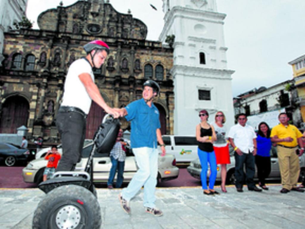 Antes de montar el segway, se recibe entrenamiento.(Carlos Castro)
