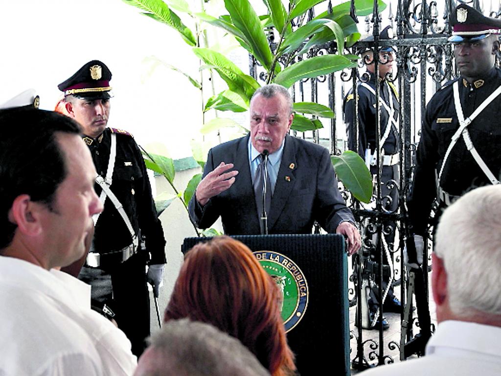 Discurso. En Amador habló Carlos A. Lennox.(Noriel Gutiérrez)