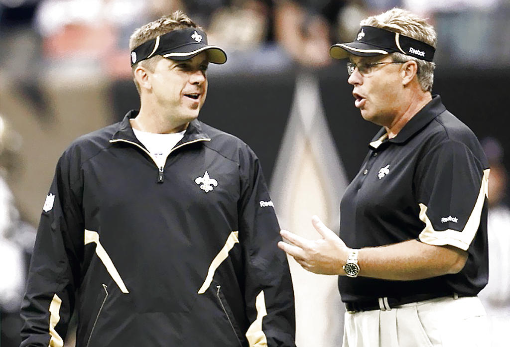 Suspendido. Sean Payton (izq.) no estará en el campo.(Archivo)