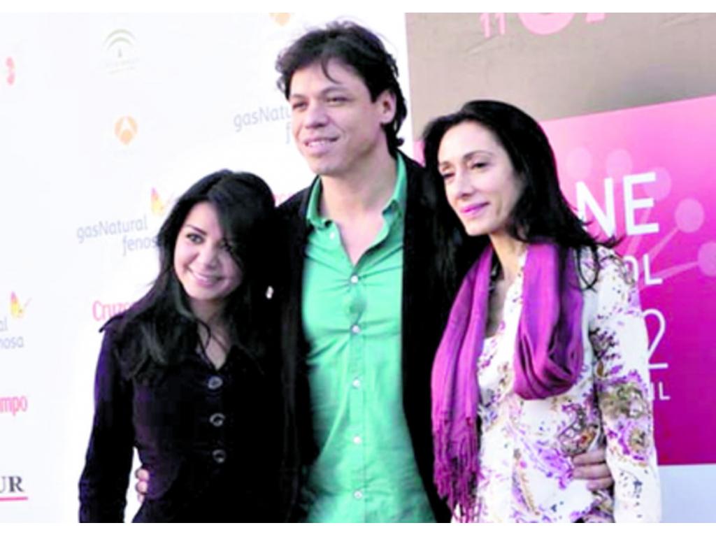 Frank Spano con Erika de Santiago, y Rosana Pastor en Málaga.(El Mundo.es)