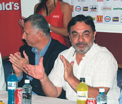 <p>Pesados. Papadikis (dcha.) quiere sus precios.</p>