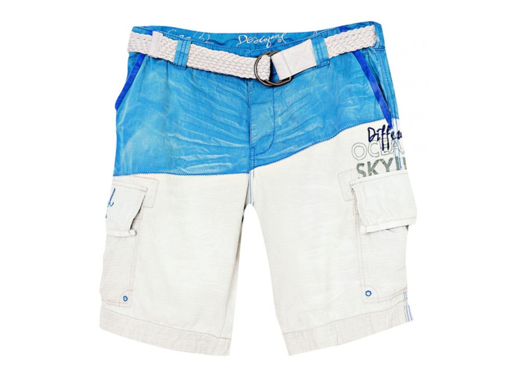 Para ese padre deportivo, la firma española lanzó una colección muy cómoda. El blanco y celeste se combinan en este pantalón corto.