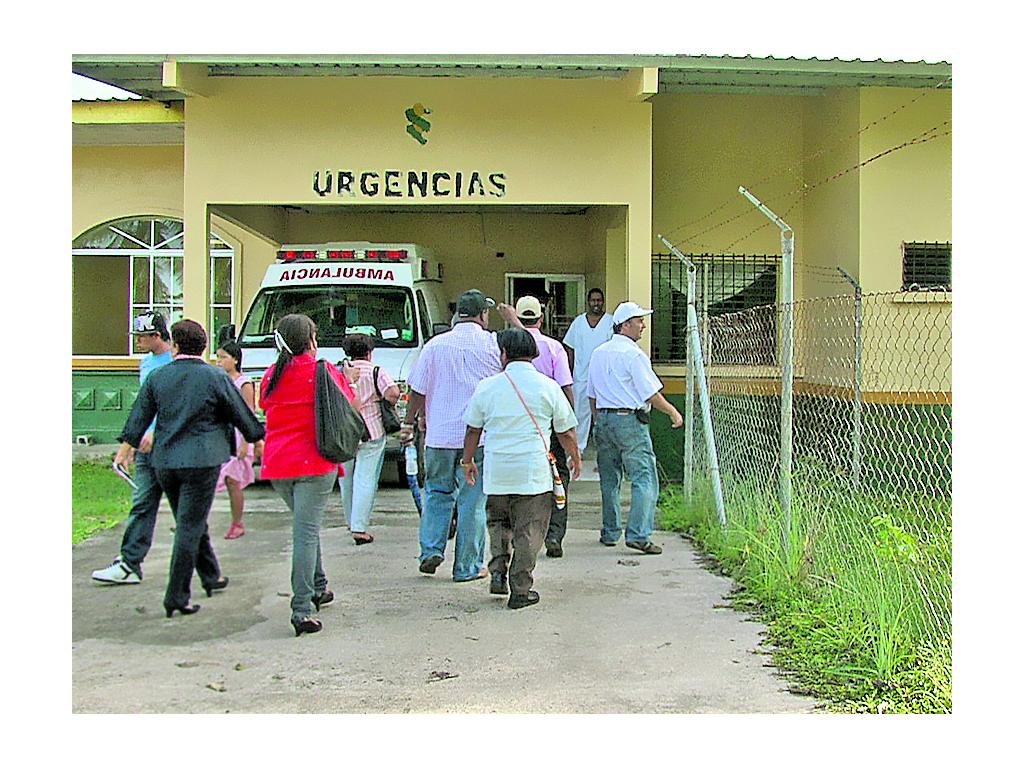 Recorrido. Autoridades caminaron por las instalaciones.(LEONARDO MACHUCA)