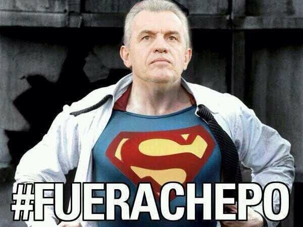 Parodia de Javier "El Vasco" Aguirre, comparandolo con Super Man que va a salvar al "Tri" del mal momento que está pasando.<br>