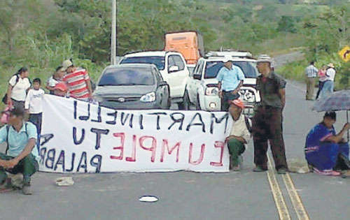 <p>Petición. No se moverán hasta recibir una respuesta.</p>