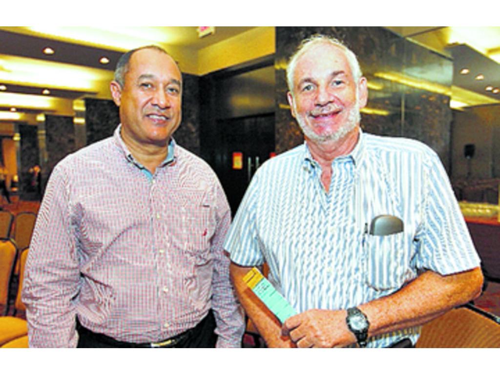 4. Rolando Aguirre y Gastón Schatan.