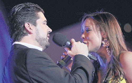 <p>I would do anything for love unió a Ricardo y Janelle.</p>