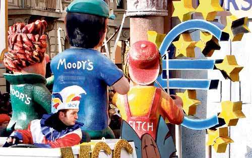 <p>Expectativa. Las calificadoras de riesgo evalúan a los países con euros.</p>