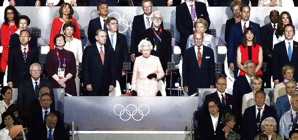 Monarquía. La reina Isabel y el resto de la familia disfrutan de la apertura.()