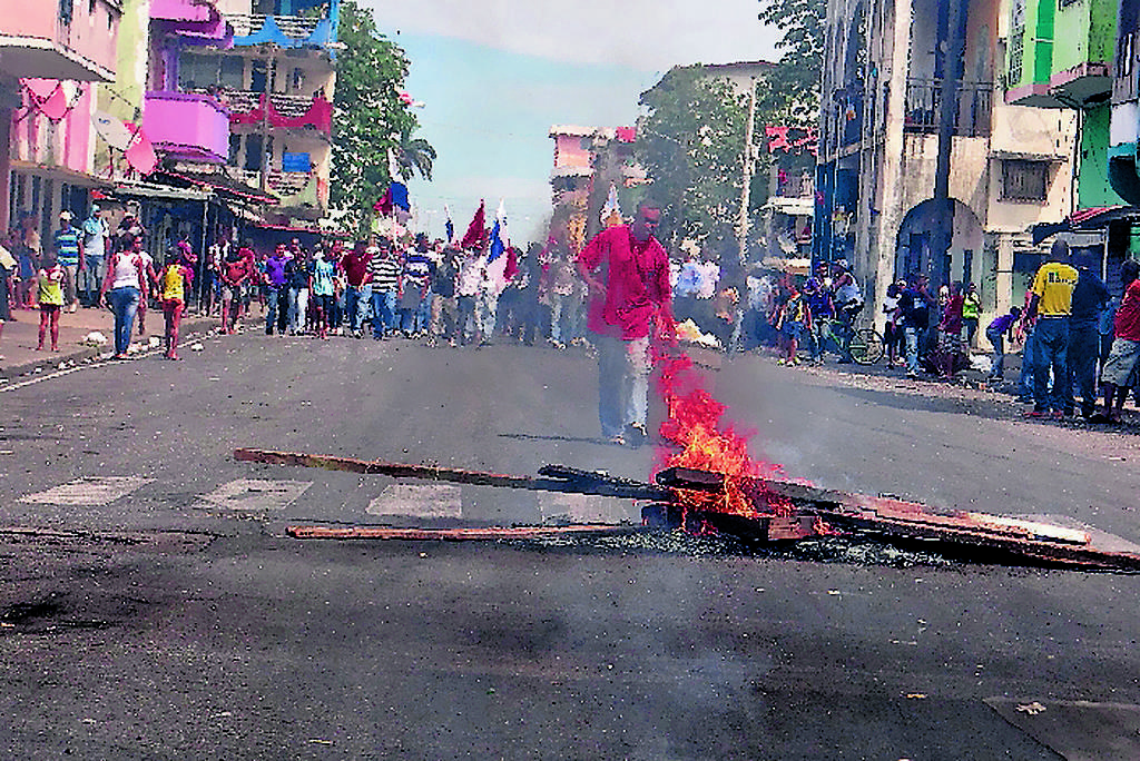 Manifestantes. Exigen un 60% de la venta de tierras.()