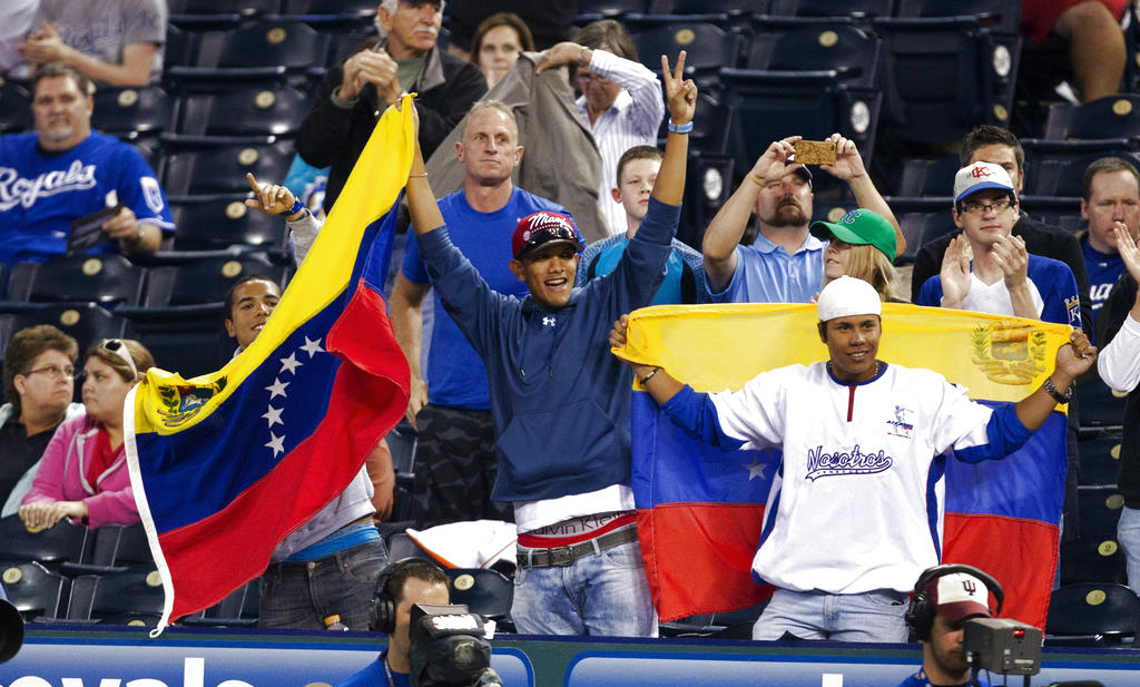 Venezolanos celebran el logro conseguido por Cabrera. Foto/AP<br>