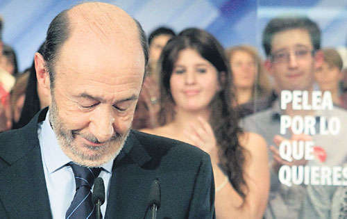 <p>Confianza. Alfredo Pérez Rubalcaba del PSOE, llama a una reunión urgente.</p>