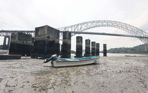 <p>Estructura. En ambos extremos se observan los pilares.</p>