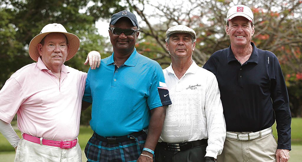 Kevin Bradley, Federico Cockburn, Jovan Vukelja junto a Robert Askew.(Anayansi Gámez)