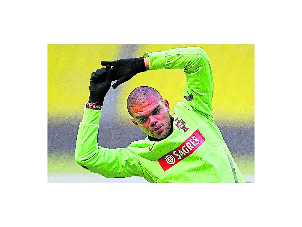 Jugador. El defensa Pepe está en duda para el juego. (EFE)