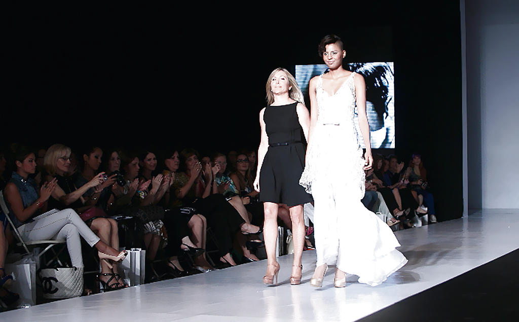 Sara Bassan. Al final de su elegante y clásico desfile.()