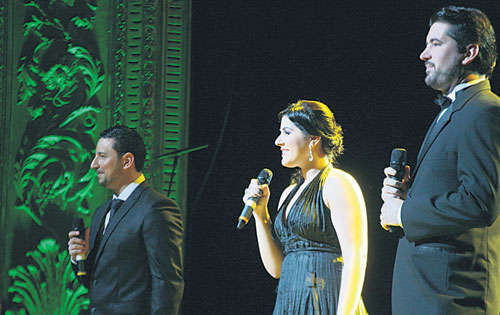 <p>Tres excelentes voces. Manuel, Nicole y Ricardo. </p>