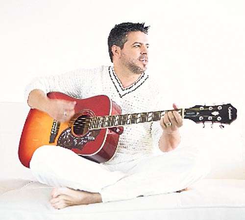 <p>Luis Enrique estrena mañana el álbum: "Soy y seré.</p>