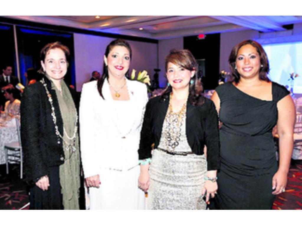 4. Luz María Salamina, Liana Zamora, Irma Murillo de Gago y Lisa Ruiz.