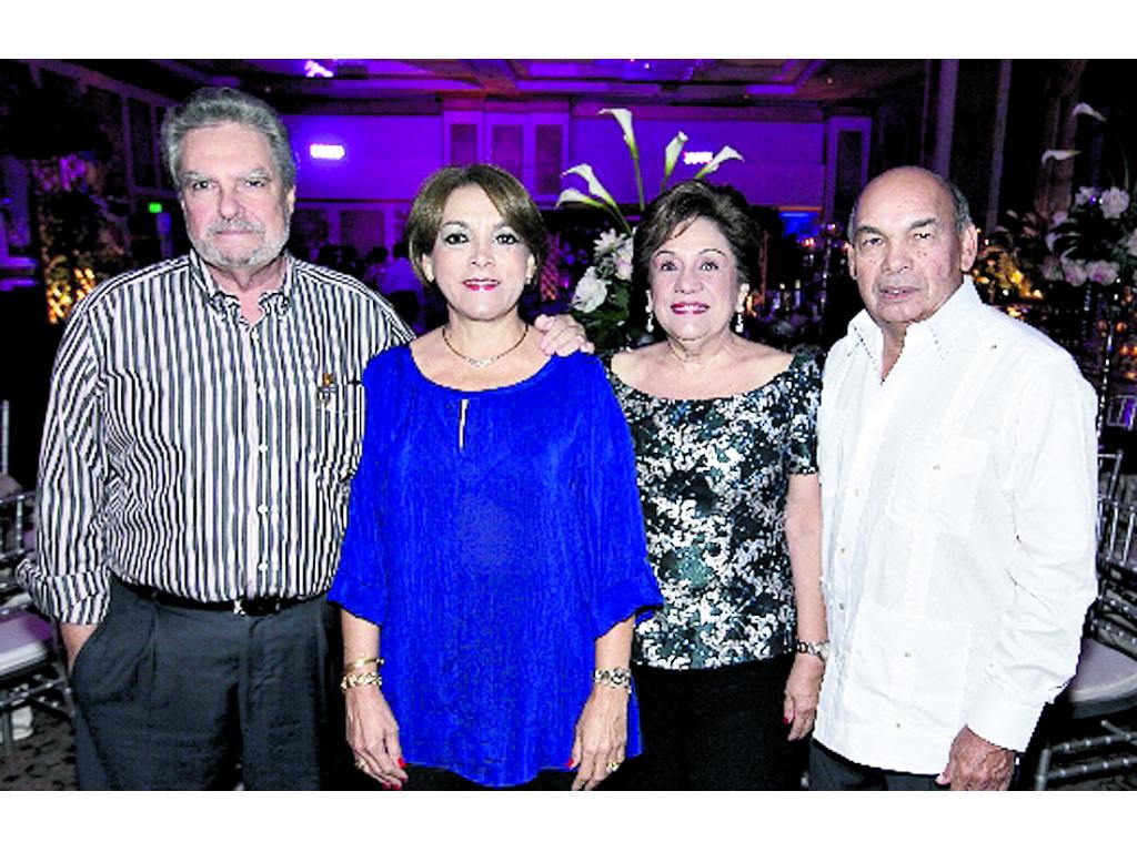 4. Rubén Reyna, Dorita de Reyna, Olga de Ortega y Héctor Ortega.()