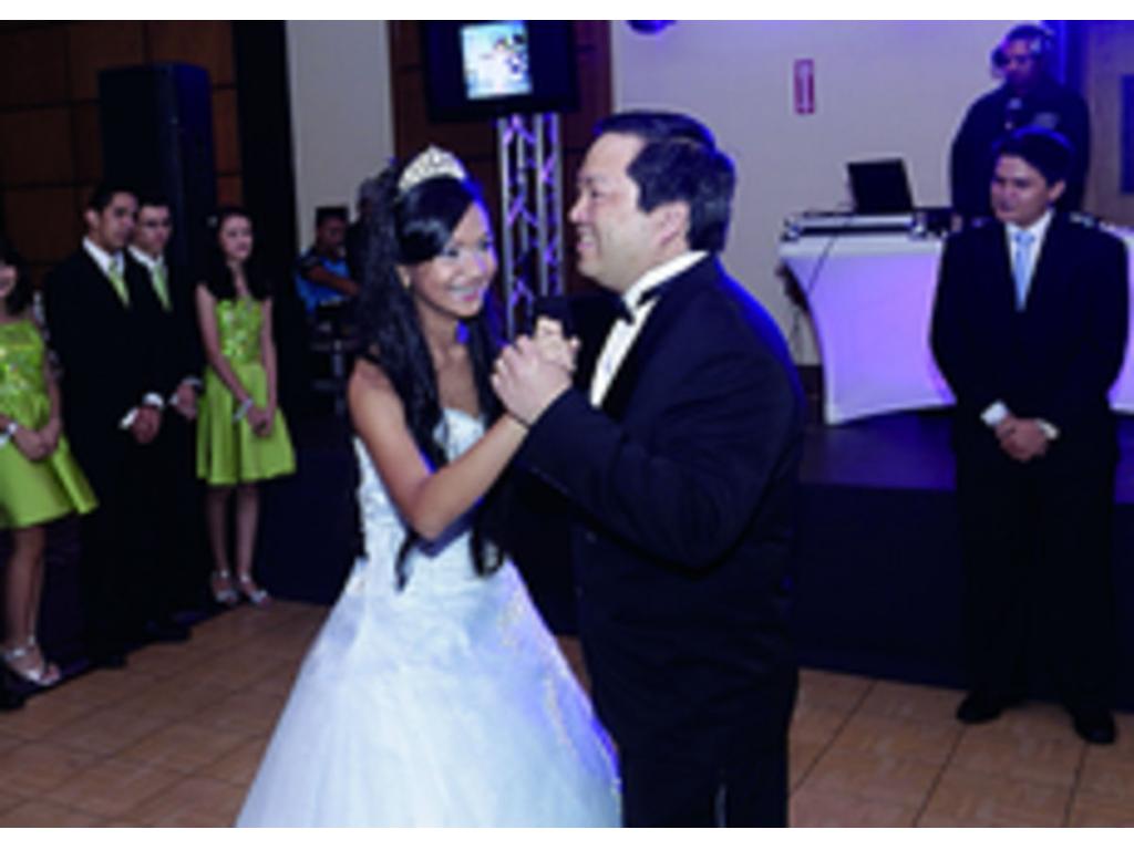 10. Felipe Chong, Roxana Chong e Isabel García de Chong.