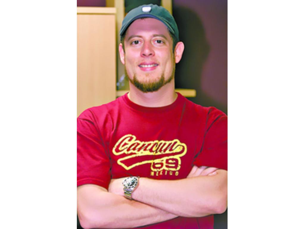 Productor y creativo. Creó La Cáscara. Con más de una década en el mundo de la publicidad y la Tv, desde la primera cena brindó apoyo. El platillo con que deleitó a los comensales en 2012 fue Davis Zone. Ubaldo Davis