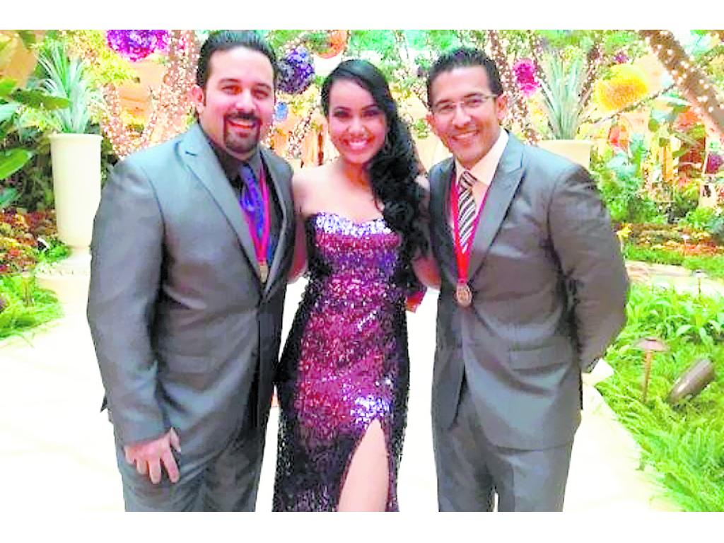 Compañía. Ricardo, Lucely Ibarra y Alberto Gaitán.(Cortesía.)