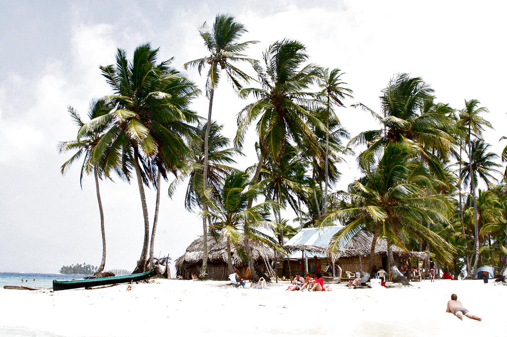Alojamiento. En Guna Yala es posible alojarse en cabañas que rentan familias indígenas, "camping" y anclar veleros. Foto: Alcides Rodríguez