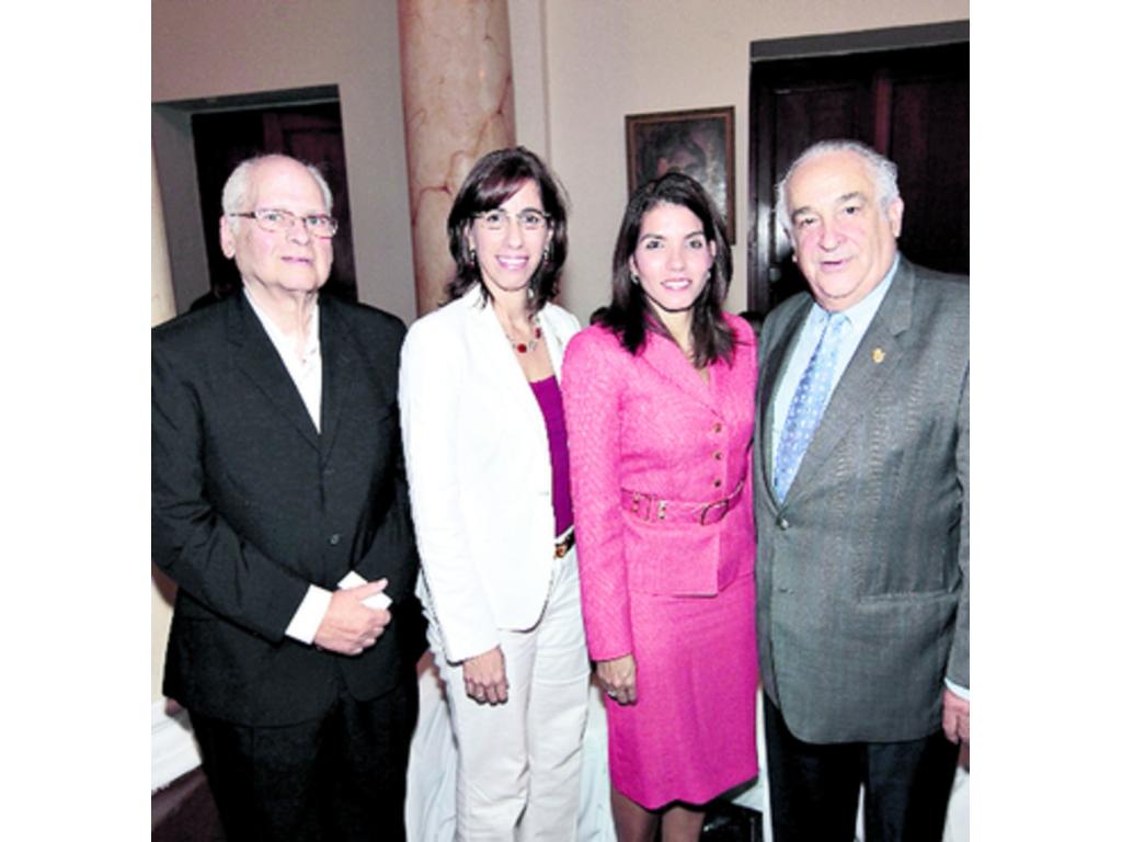 2. Roberto Brin, María Eugenia Fonseca, Aida de Maduro y Gabriel Diez.