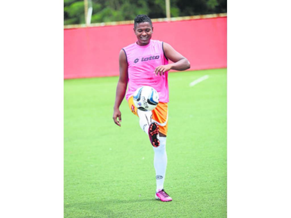 Luis Escobar, atacante del CAI (Club Atlético Independiente).(Anayansi Gamez)