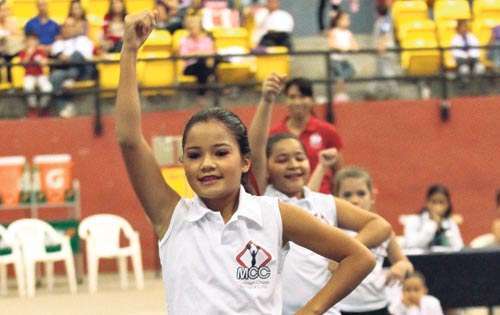 <p>Baile. El Maximum Cheer Company animó la tarde.</p>